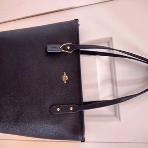 🎄🎁🖤COACH small Mollie tote NWOT💛